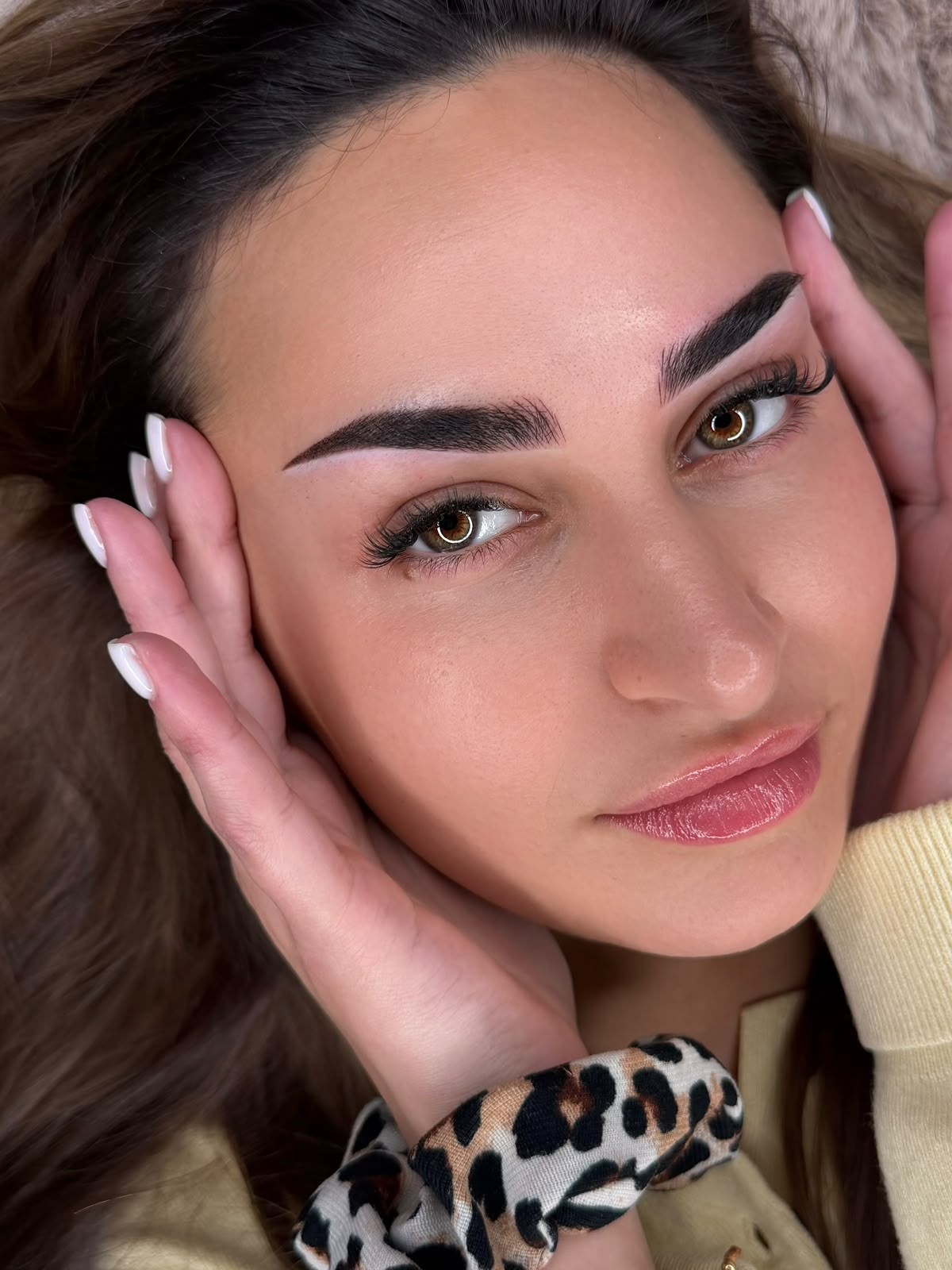 Augenbrauen – Bevnique Beauty
